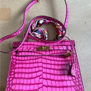 Vibrant Pink Crocodile Pattern Shoulder Bag